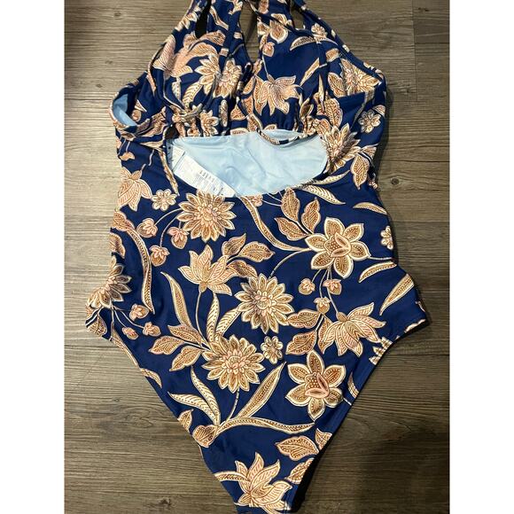 NWT- CUPSHE swimsuit size small - Picture 3 of 4